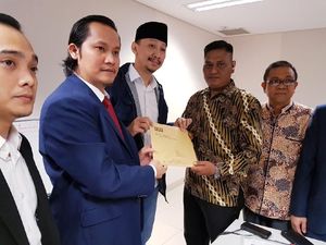 Protes Akunnya Dihapus, Abu Janda Ancam Gugat Facebook Rp 1 T