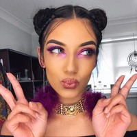 Insta Story Lebih BebasUntuk feed, para selebgram akan sangat memilih foto berdasarkan nuansa warna dan tema yang mereka tetapkan. Namun mereka lebih bebas berekspresi untuk urusan Insta Story. Dari Insta Story pun selebgram dapat membangun ikatan dengan para pengikut. Foto: Instagram