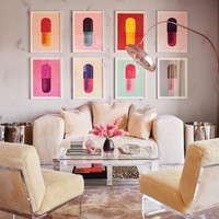 Interior menawanTidak salah untuk membuat isi rumah terlihat cantik dan tertata dengan baik. Untuk bisa tinggal di rumah cantik, banyak orang pun berutang. Namun bagi banyak orang kaya hal ini tidaklah terlalu penting. Dikatakan jika orang kaya lebih banyak memakai perabot-perabot lama namun berkualitas. Foto: Dok. Architectural Digest/Douglas Friedman