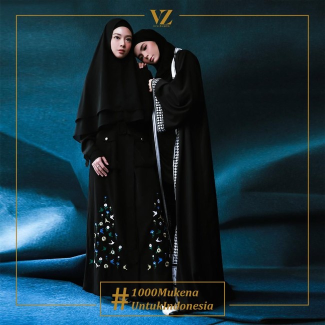 Lindswell juga digandeng desainer Vivi Zubedi untuk kegiatan kemanusiaan. Melalui program 1000 Mukena untuk Indonesia, Vivi Zubedi, Lindswell Kwok, dan masih banyak rekan-rekan influencer lainnya mengajak masyarakat untuk menyumbangkan mukena. Foto: Diera Bachir