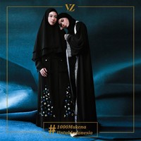 Lindswell juga digandeng desainer Vivi Zubedi untuk kegiatan kemanusiaan. Melalui program 1000 Mukena untuk Indonesia, Vivi Zubedi, Lindswell Kwok, dan masih banyak rekan-rekan influencer lainnya mengajak masyarakat untuk menyumbangkan mukena. Foto: Diera Bachir