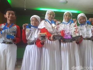 Hebat, Pelajar SD Ini Sabet 7 Piala Pada Kontes Robot di Malaysia