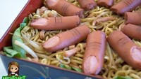 Hii... Siapa pun pasti merinding lihat bento yang satu ini. Hidangan utamanya mie goreng dengan sosis yang dibentuk menyerupai jari sungguhan! Foto: Istimewa