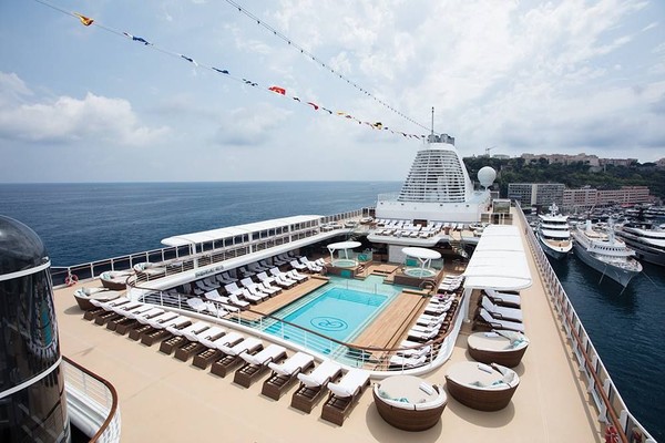 Messi dapat naik kapal pesiar Seven Seas Explorer dan tidur di kamar termahalnya, Regent Suite dengan harga 123 ribu Euro atau setara Rp 1,9 M. Kapalnya bakal berlayar dari AS ke Karibia (Regent Seven Seas Cruises/Facebook) Messi dapat naik kapal pesiar Seven Seas Explorer dan tidur di kamar termahalnya, Regent Suite dengan harga 123 ribu Euro atau setara Rp 1,9 M. Kapalnya bakal berlayar dari AS ke Karibia (Regent Seven Seas Cruises/Facebook)