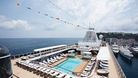 Messi dapat naik kapal pesiar Seven Seas Explorer dan tidur di kamar termahalnya, Regent Suite dengan harga 123 ribu Euro atau setara Rp 1,9 M. Kapalnya bakal berlayar dari AS ke Karibia (Regent Seven Seas Cruises/Facebook)