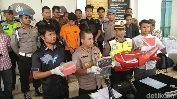 Nasib Pacar: Awalnya Dibonceng Adi, Akhirnya Diperiksa Polisi