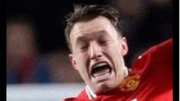 Satu lagi ekspesi Jones yang jadi materi untuk mem-bully dirinya. (Foto: Internet/Twitter)