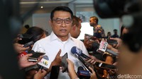 Menurut Moeldoko, jika Jokowi hanya mencari suara maka pembangunan infrastruktur hanya dilakukan di Pulau Jawa, tapi itu tidak dilakukan oleh Jokowi. 