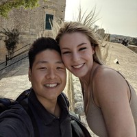 Kami berdua bahagia satu sama lain. Kebencian tidak memengaruhi kita atau hubungan kita bersama. Sejujurnya, kami merasa lucu bahwa itu bahkan menjadi topik diskusi karena sepertinya hal yang biasa bagi kami, jelas Lisa. Foto: Instagram @lisapeachy