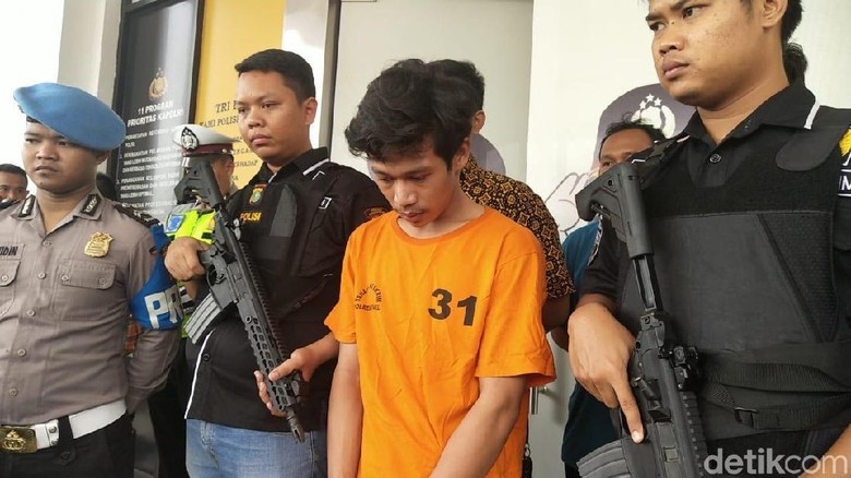 Jadi Tersangka Adi  Saputra  Si Pembanting Motor  Dijerat 2 