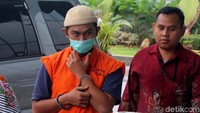 Adik Bupati Mesuji nonaktif, Taufik Hidayat diperiksa KPK terkait kasus korupsi yang melibatkan dirinya dan sang kakak, Khamami, Jakarta, Jumat (8/2/2019).