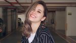 Serunya Pose Emma, Artis Cantik Malaysia Saat Cicip Makanan Enak
