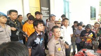 Pada Jumat (8/2), Adi Saputra diamankan Polres Tangsel. Adi Saputra ditetapkan sebagai tersangka dan ditahan. Foto: M Guruh Nuary/detikcom