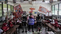 Harapannya dengan kegiatan ini seluruh elemen masyarakat peduli akan keluarganya serta lingkungannya terhadap bahaya DBD.