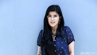 Dita Soedarjo batal menikah dengan Denny Sumargo, namun ia mengatakan niatnya pada tahun ini. Ia mengaku dirinya berniat untuk memiliki anak.  Foto: Palevi S/detikFoto