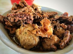 5 Bakso Ini Cuma Ada di Indonesia, Isi Durian Hingga Berkuah Comberan