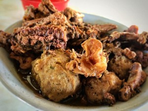 5 Bakso Ini Cuma Ada di Indonesia, Isi Durian Hingga Berkuah Comberan