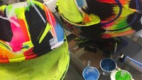 Seperti tahun-tahun sebelumnya, pebalap senior MotoGP, Valentino Rossi biasanya mengeluarkan helm baru di tes pra-musim. Foto: Drudi Performance