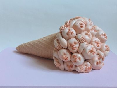 Seniman Ini Buat Karya Seni Pahatan Kue hingga Permen Bentuk Wajah Bayi