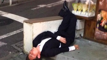 Tak heran jika mereka sudah kehabisan energi karena mementingkan pekerjaan di atas segala-galanya. Foto: Instagram