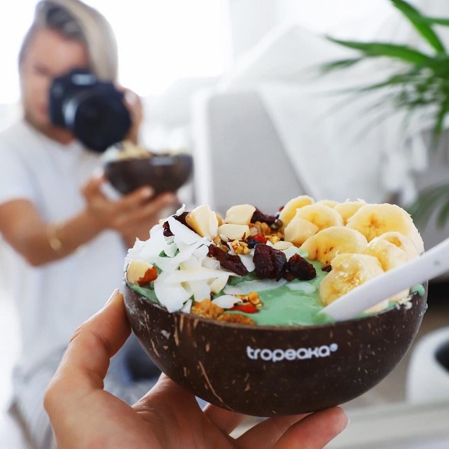 Harus Rajin PostingJika ingin jadi selebgram yang dapat uang dari Instagram tentu mereka harus rajin posting. Aku tidak merasakan tekanan tapi aku ingin terus berkembang aku tahu aku harus posting paling tidak empat hingga lima kali seminggu dan tetap pada bidang keahlianku, tutur Rowi. Foto: Instagram