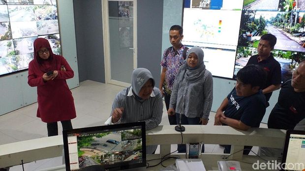 Risma Pamer Teknologi Surabaya ke Sejumlah Pemimpin Media