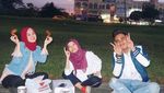 Serunya Pose Emma, Artis Cantik Malaysia Saat Cicip Makanan Enak