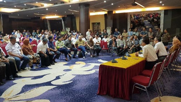 Suasana pertemuan peneliti dengan dan Kepala LIPI Laksana Tri Handok.