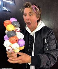 Selain Cantik, Buket dari 19 Sekop Es Krim Ini Instagramable!