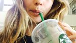 Behati Prinsloo Ternyata Hobi Berkebun dan Pamer Pose Minum