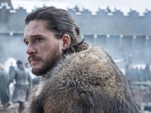 Usai Syuting GoT Musim 8, Kit Harington Nangis Berlutut di Depan Fans