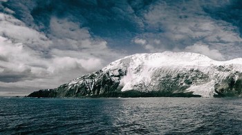 Pulau Bouvet merupakan salah satu pulau terluar di Bumi. Menariknya, di sana pernah ditemukan sebuah kapal, namun tidak ada tanda-tanda kehidupan manusia lainnya sehingga menjadi misteri. Foto: bouvetoya.org