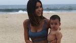 Foto: Sarah Stage, Hot Mom yang Suka ke Pantai