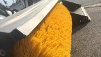Mirip seperti barisan pasta spaghetti sebelum dimasak, benda yang satu ini merupakan alat penyapu jalan. Warna dan bentuknya, benar-benar membuat orang terkecoh. Foto: eBaums World
