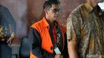 Senyum Bupati Mesuji Nonaktif Saat Diperiksa KPK