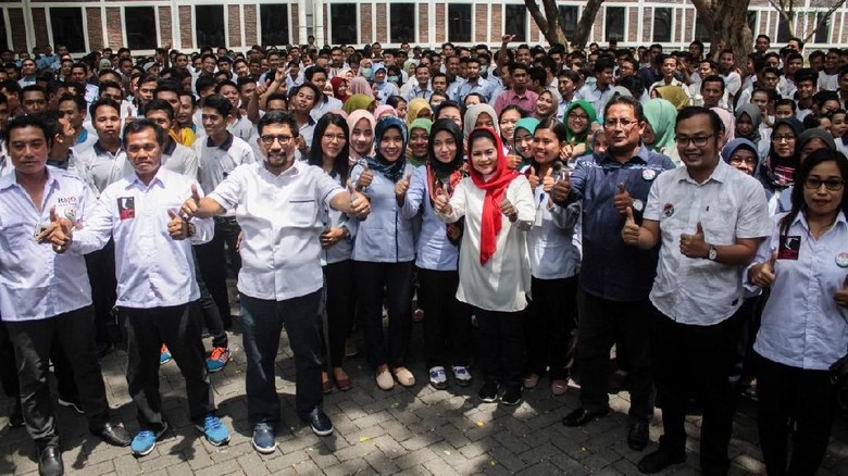 Fadli Zon Enggan Minta Maaf, Prabowo akan Ditinggal Santri? Fadli Zon Enggan Minta Maaf, Prabowo akan Ditinggal Santri?