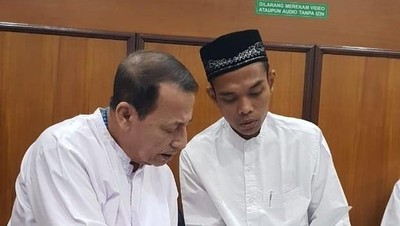 Momen Syahdu Pertemuan UAS dengan Habib Luthfi, Mbah Moen, dan Gus Solah