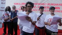 Para alumni kompak membacakan deklarasi dukungan.