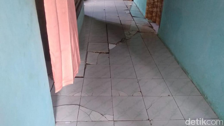 17 Rumah di Banjarnegara Rusak Akibat Tanah Gerak 17 Rumah di Banjarnegara Rusak Akibat Tanah Gerak