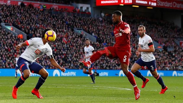 Geroginio Wijnaldum mencetak gol kedua Liverpool ke gawang Borunemouth.