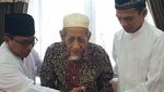 Potret Ustaz Abdul Somad Sowan ke Mbah Moen