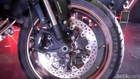 Honda CB650R dipasarkan dengan harga OTR DKI Jakarta Rp 265 juta.