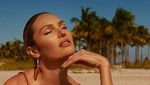 7 Potret Cantiknya Candice Swanepoel, Supermodel yang Dilirik Harry Styles