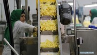 Gaji rata-rata pekerja perempuan dan laki-laki di pabrik adalah sekitar US$ 12 per hari. Istimewa/Xinhuanet.