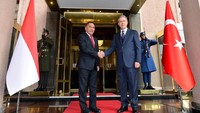 Ryamizard Ryacudu disambut oleh Hulusi Akar di Kantor Kementerian Pertahanan Turki. Istimewa/Juli Syawaludin/Puskom Kemenhan. 