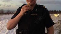 Lagi dingin makan es krim? Bagi polisi Islandia Temperature is a mindset (Instagram/logreglan)