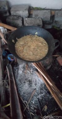 Makanan basi yang kembali dimasak keluarga Bakri