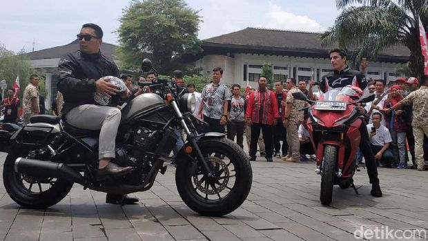 Ridwan Kamil saat bersama Marc Marquez