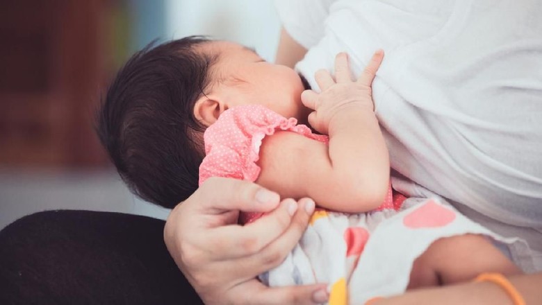Ilustrasi bayi menyusu gumoh/ Foto: iStock Ilustrasi bayi menyusu gumoh/ Foto: iStock