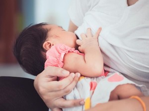 Hukum Tidak Menyusui Anak dalam Islam sesuai Al Quran dan Hadits